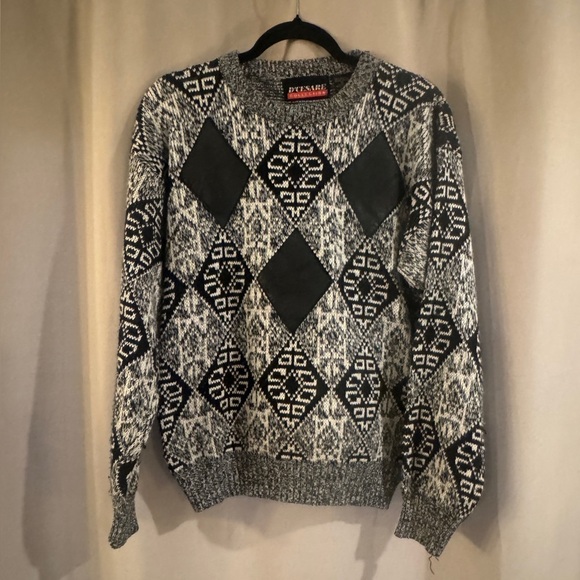 D’Cesare Gray and Black Crewneck Sweater - Picture 1 of 5